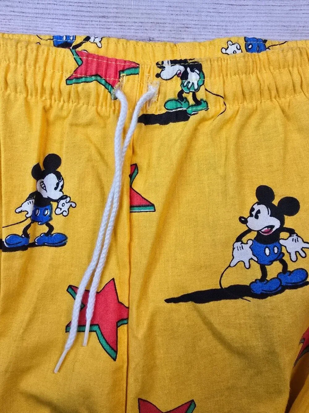 Vintage Disney Mickey & Co Large Yellow Red Star Print Drawstring Shorts